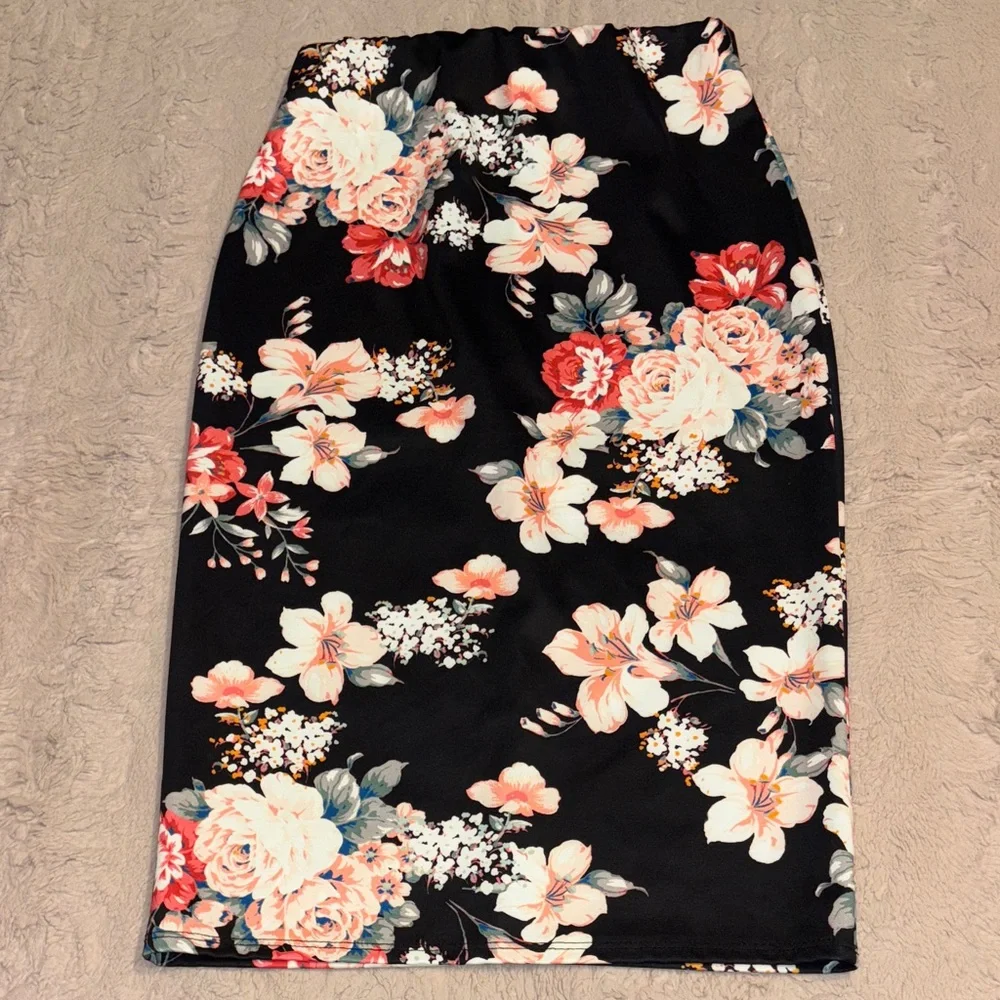 Charlotte Russe floral print skirt in size M - Picture 1 of 8